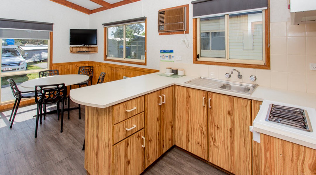 BIG4 Melbourne Accommodation Two Bedroom Holiday Unit 6 berth 900px 03